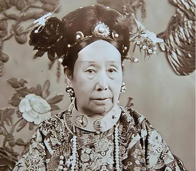 慈禧太后为什么要选溥仪继位